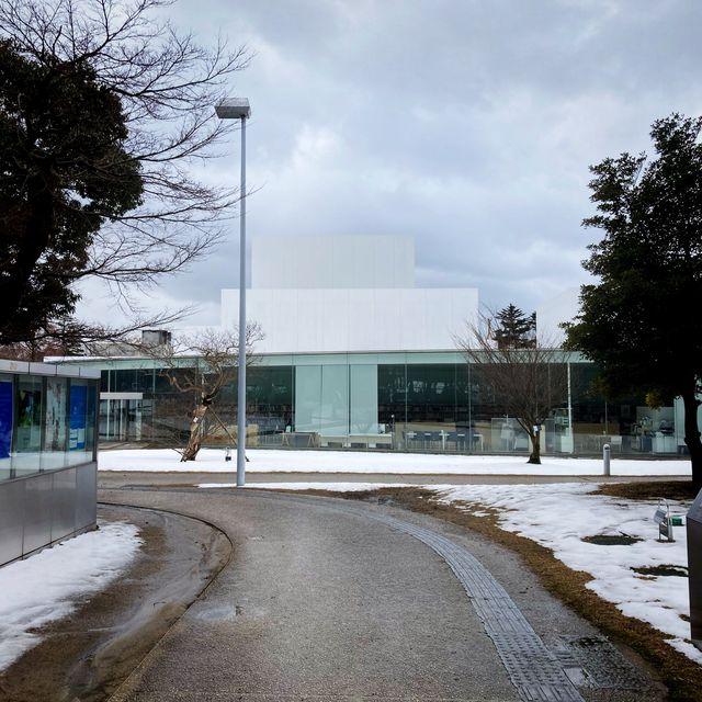 【石川】雪景色の金沢21世紀美術館