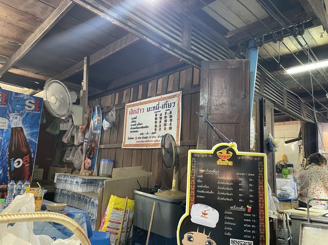 ตลาด100ปีสามชุกที่ยังมีลมหายใจ