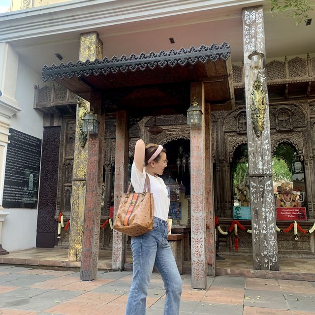 เป็นสถานที่เล่อค่ามากที่หนึ่งในอัมพวา