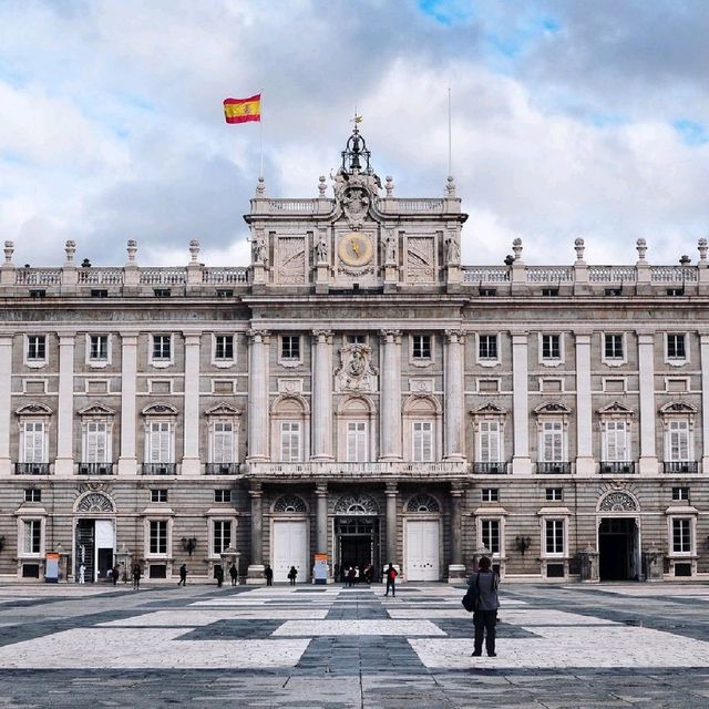 HOLA MADRID
