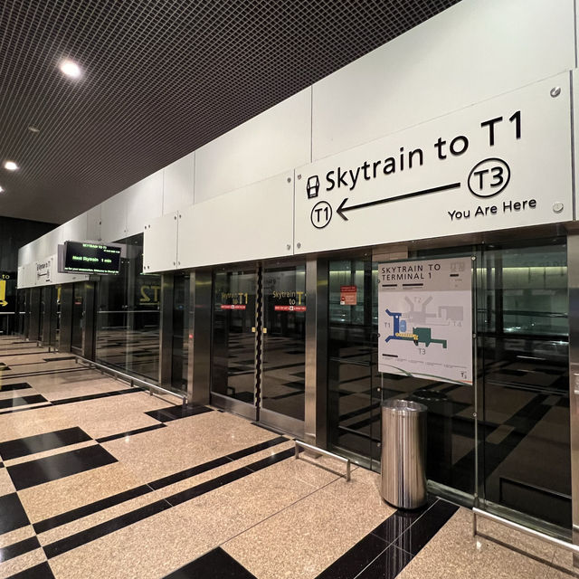 ✈️ Changi Airport Sky Train 