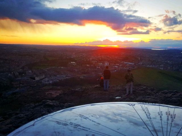 The gorgeous sunset on Arthur's Seat!