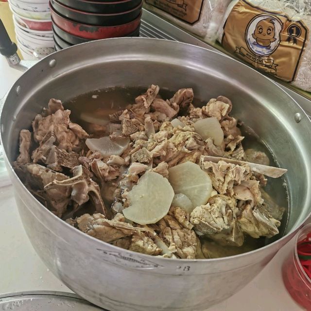 ก๋วยเตี๋ยว​หมูแปดริ้ว อร่อยแบบสูตรดั้งเดิม 