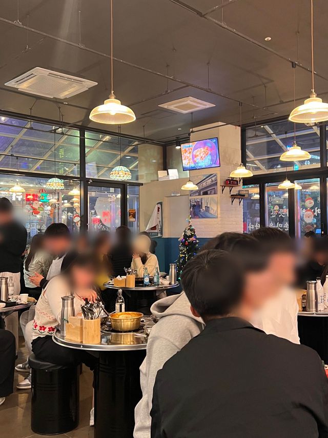 韓国/ソウル【鉢山】豚キムチ焼きと豚キムチチゲの有名な飲み屋さん🍺✨
