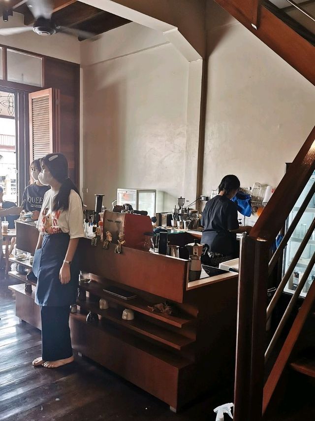 ร้านกาแฟ ในอัมพวา