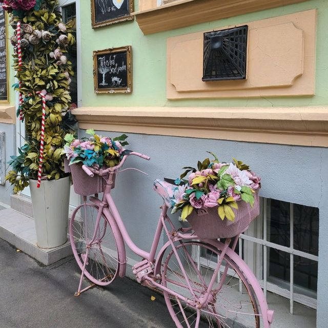 Beautiful Cafe
