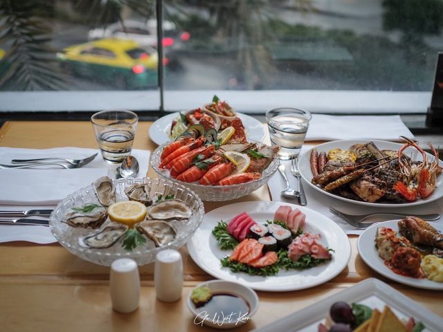 The Weekend Grande Seafood Dinner Buffet at Sherat