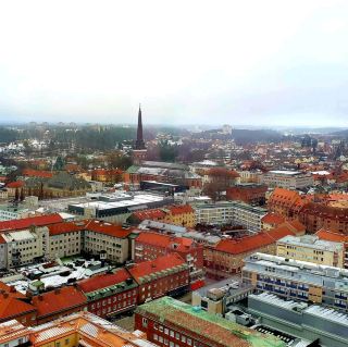 Snowing time in vasteras, sweden. many times were came here walk around the city and also enjoy eating in a subway or sometimes in mc doland yes.😁 and also a lot of store nearby some shopping center it is also walking distance from out ship in vasteras port.
#celebratewithtrip
#fallingforfall
#vasteras
#sweden