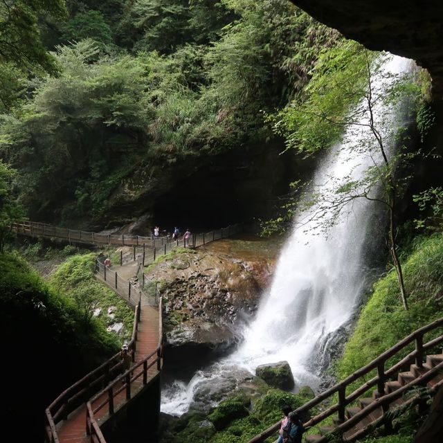 南投松瀧岩瀑布 - 大自然美景