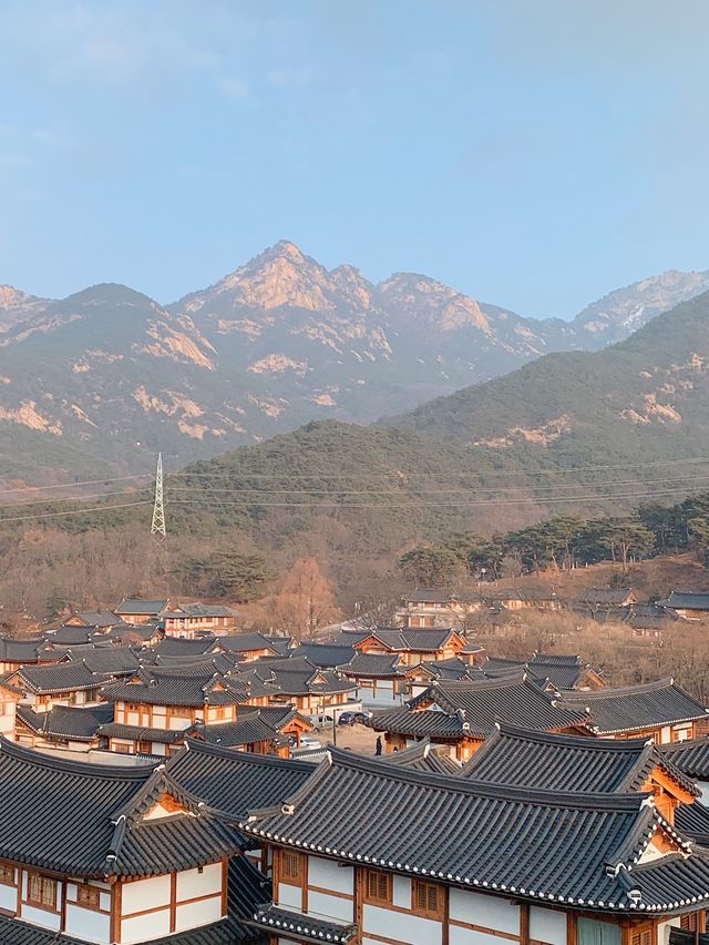 북한산과 한옥마을이 내려다보이는 "1인1잔" 카페