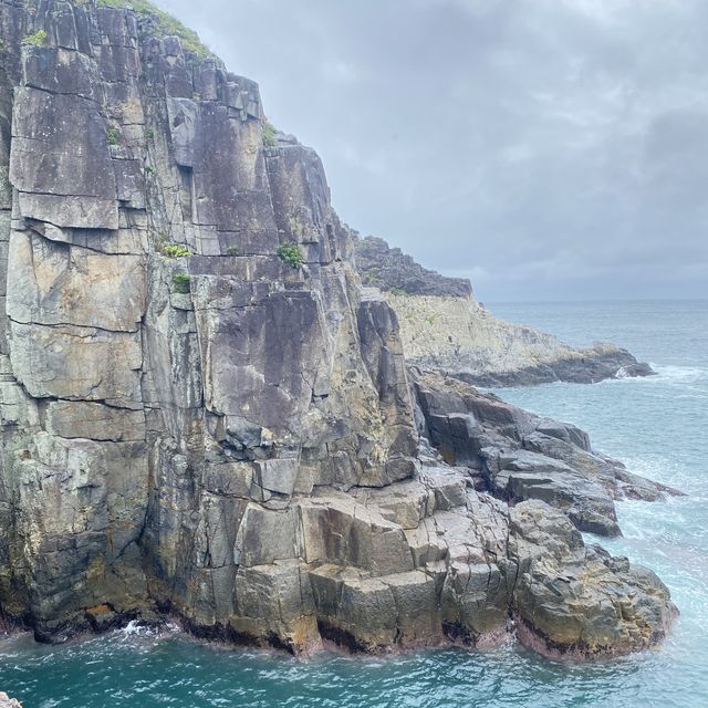 東龍島上別有崖洞