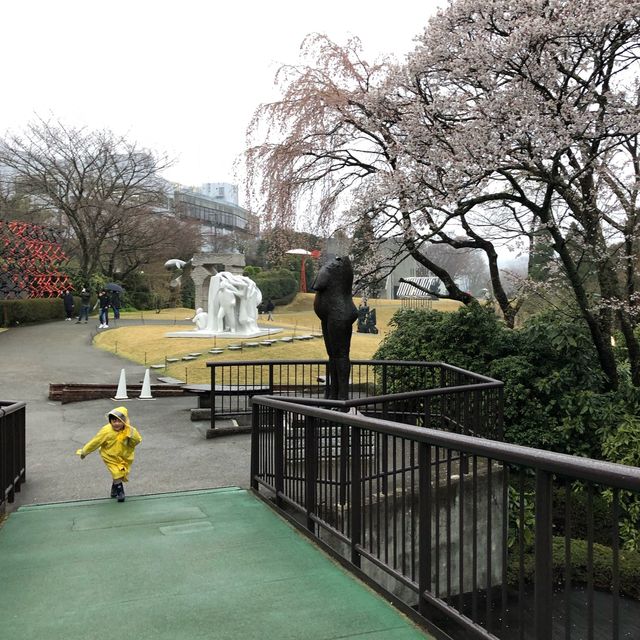 彫刻の森美術館でアートにふれて遊ぶ