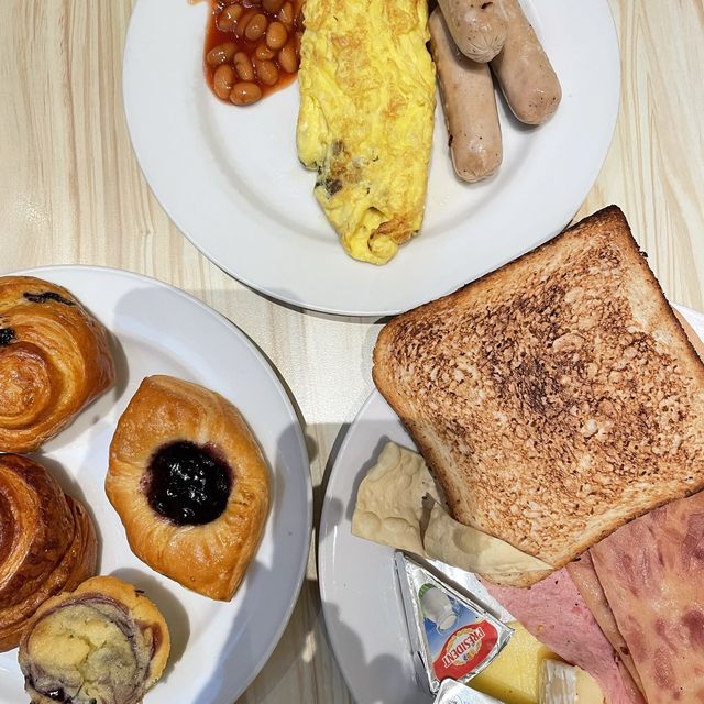 Eastin Hotel| Deluxe King Room | Breakfast x2 Eastin Hotel| Deluxe King Room | Breakfast x2