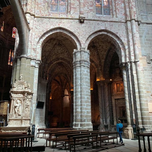 Avila เมืองกำแพงสวย