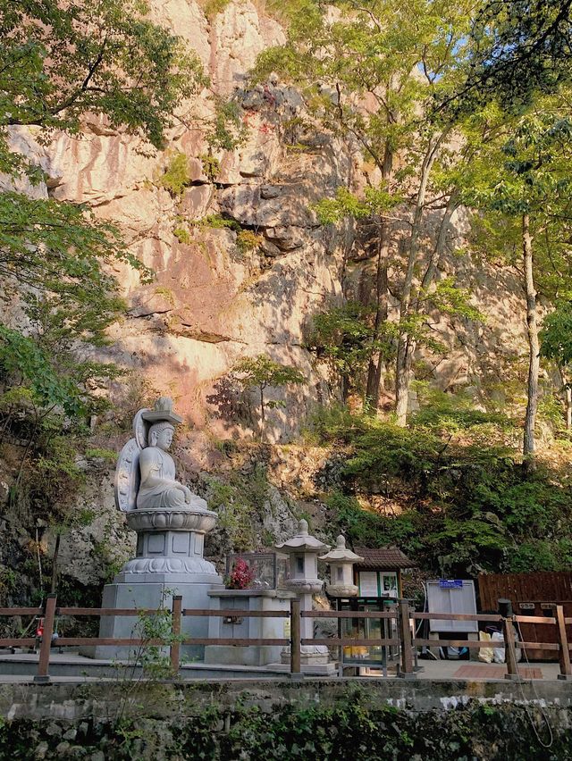 폭포가 흐르는 寺