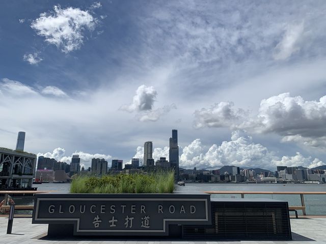 本地遊 | 中環至灣仔海濱漫步 | 藍天白雲下的維港美景
