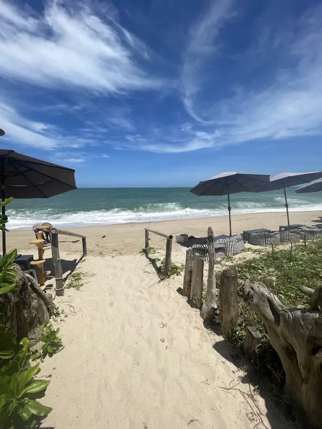 Beautiful beach bar perfect for relaxing 🍹