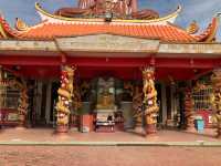 Wat Machimmaram (Sitting Buddha)