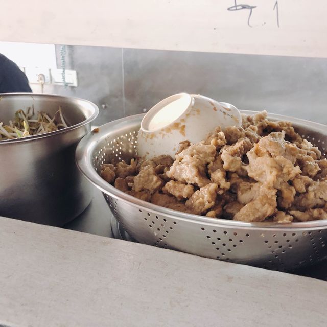 😋👃🏻聞香而來的在地小吃📍巷仔內大腸煎
