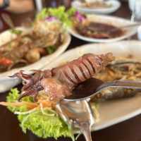 โรงเตี๊ยม ณ เกาะแรต สุราษฎร์ธานี