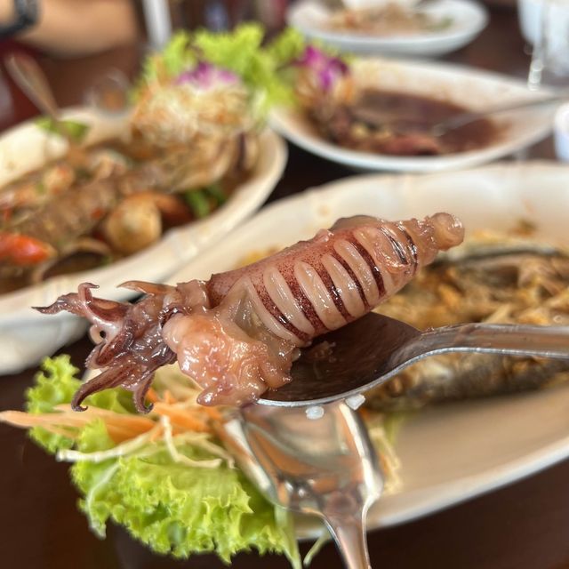 โรงเตี๊ยม ณ เกาะแรต สุราษฎร์ธานี