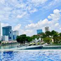 Fullerton Hotel great infinity pool & jacuzzi