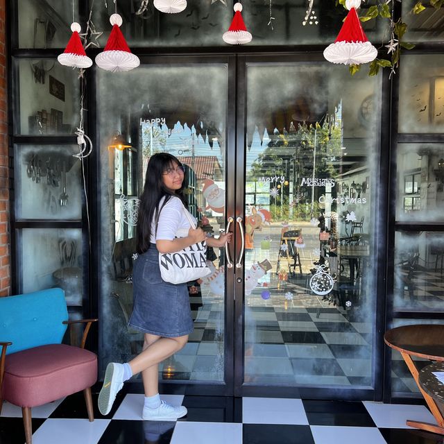 คาเฟ่แม่มด
