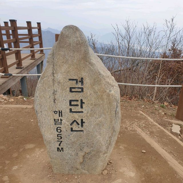 끝없는 산이 펼쳐진 풍경을 볼 수 있는 하남 검단산!