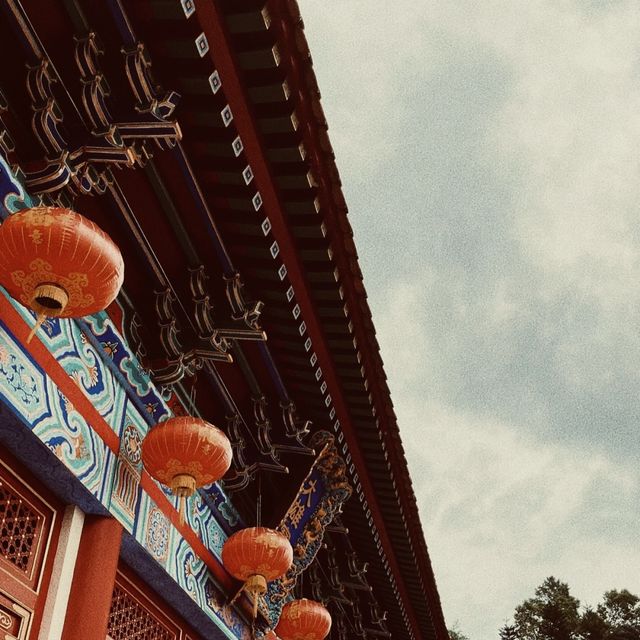 細水長流群山環抱幽靜恬淡｜西方寺