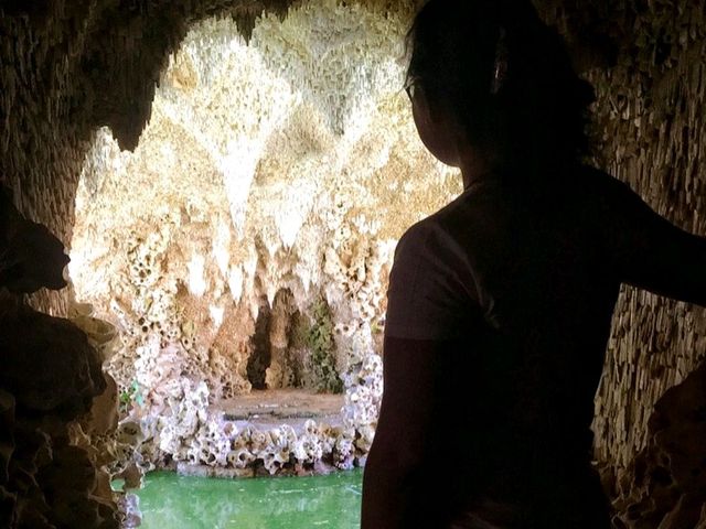 The Grotto in Painshill Park 😮