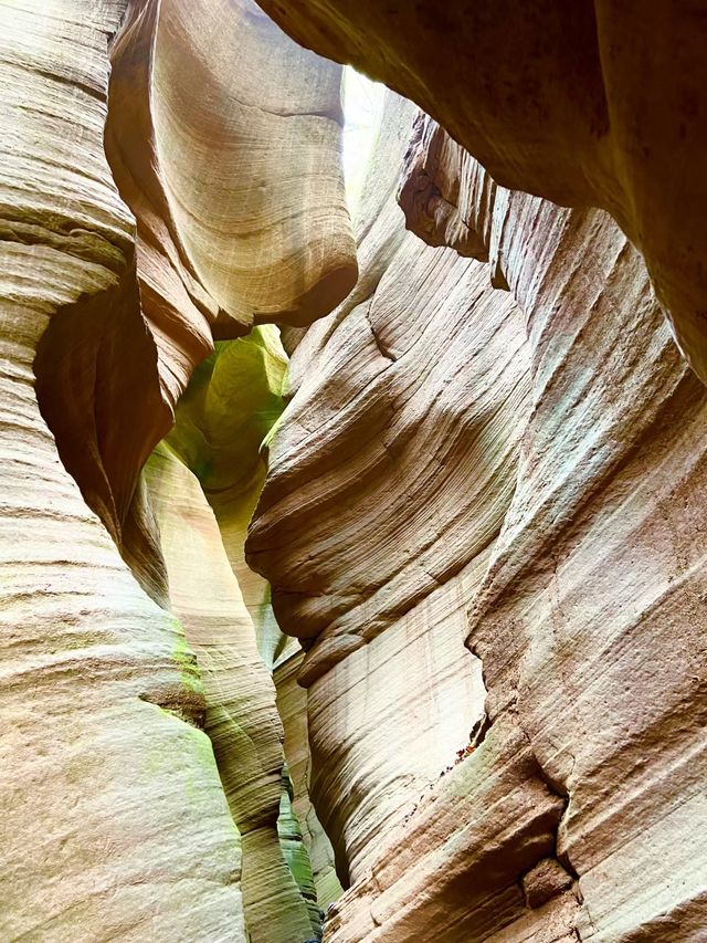 Yan'an Ganquan Yucha Grand Canyon, known as the "Danxia Landform of the World" and "Valley of the Chinese Dream".