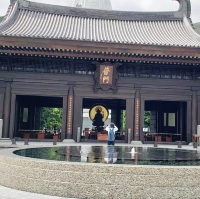 高七十米的素白觀音像