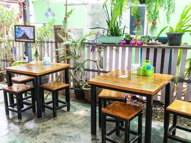 ร้านอาหาร ป้าสร้อย เกาะล้าน