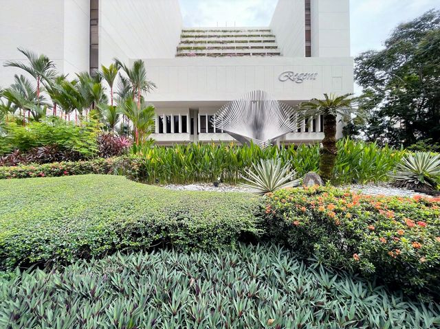 Garden welcome at Regent Hotel