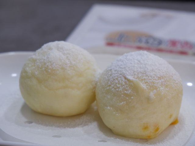 吸住湯汁吃生煎包