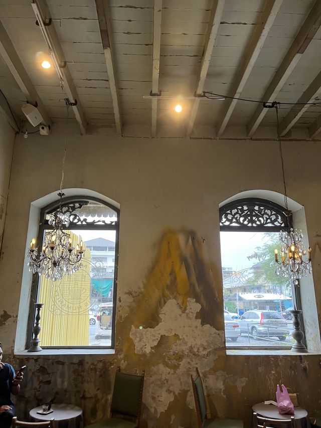 คาเฟ่สไตล์วินเทจ Craftsman Roastery