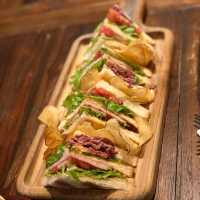 BROWN BAG CAFE MENTENG