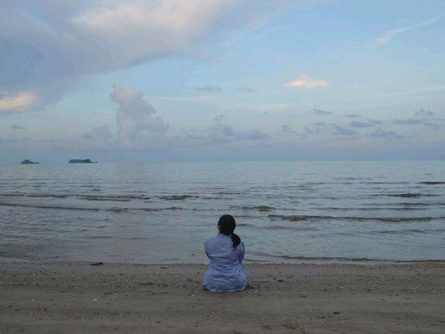 ชิลยามเย็น หาดทรายรีสวี จ.ชุมพร