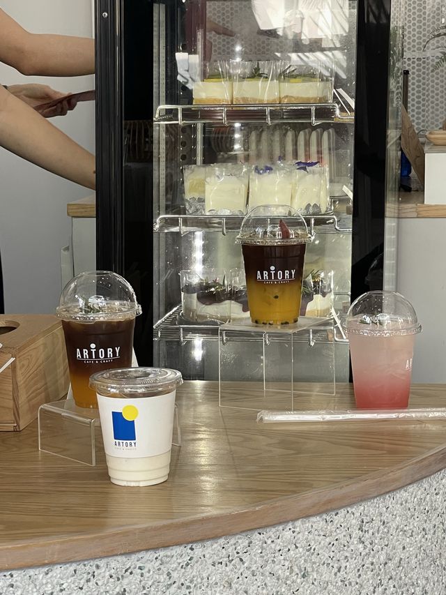 Artory Cafe and  Crafts คาเฟ่บางแสนริมหาด