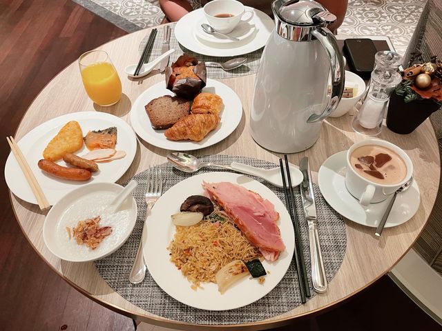 Breakfast buffet at Four Seasons Hotel SG