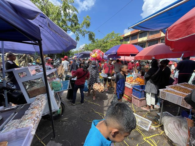 Outdoor farmers’ market