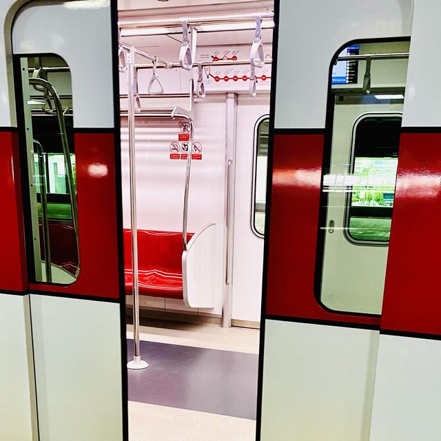 เดินทางเร็วขึ้นด้วยรถไฟฟ้าสายสีแดง | กรุงเทพ