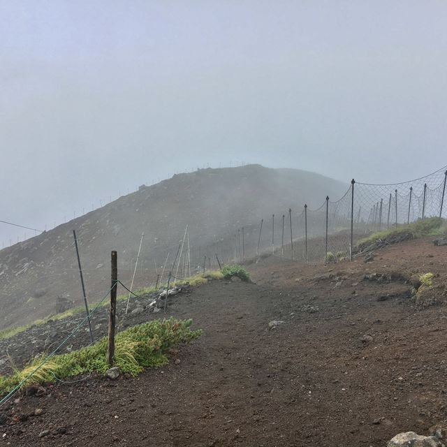 雨の硫黄岳
