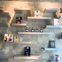 ร้านกาแฟสีน้ำเงินสุดชิคในชลบุรี 🔵