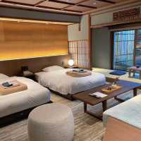 京都⛩大きな窓と全面ガラスでやさしい光に包まれる癒しの空間【VMG RESORT】 