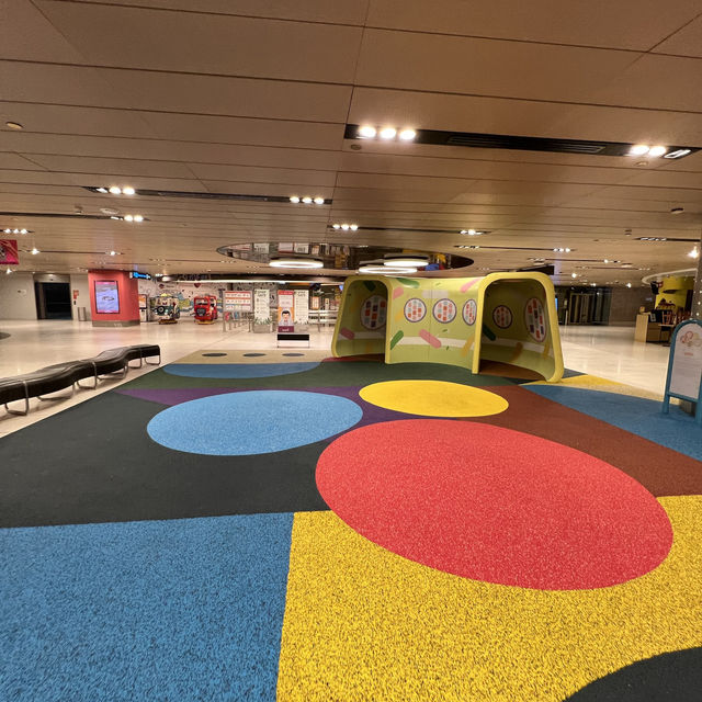 ✈️ Changi Airport basement playground 