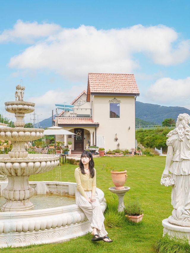 유럽 작은 마을에 들어간 듯한 카페🌿