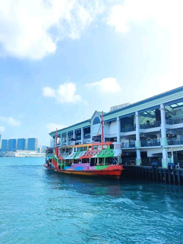 秋高氣爽慢遊中環碼頭海濱長廊