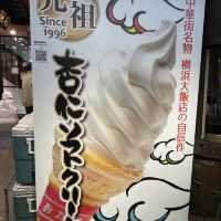 中華街食べ歩きのデザートに杏仁ソフト