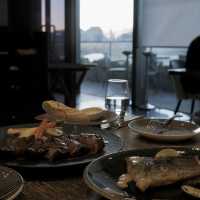 坐擁180度海景西餐，肉眼扒和薯蓉出色